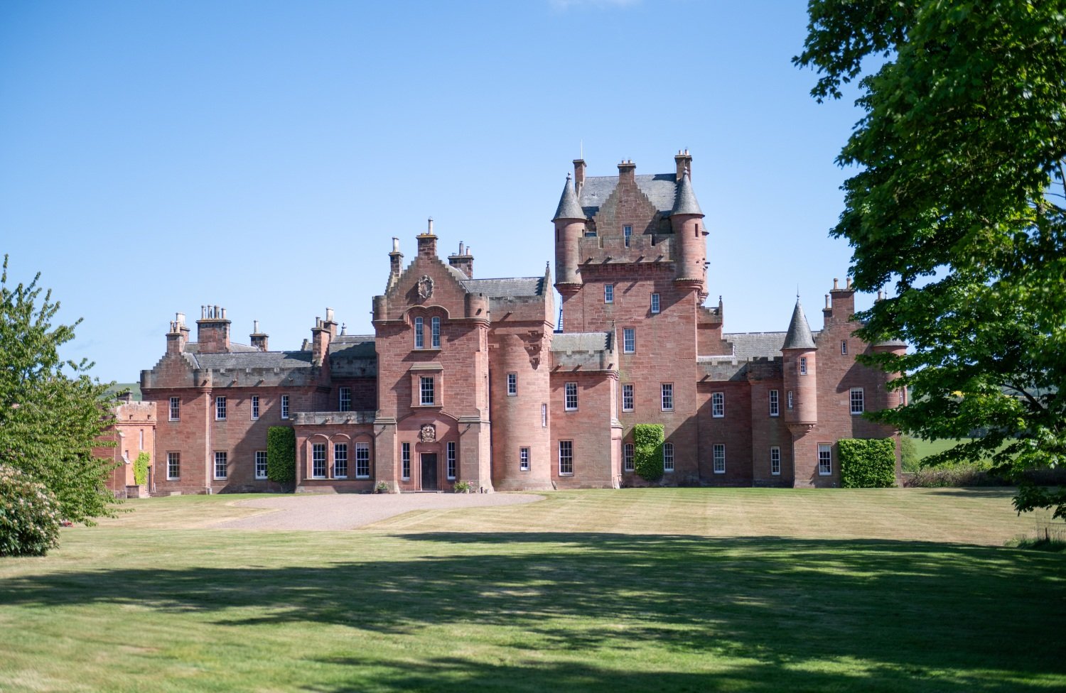 Extraordinary houses with income potential
